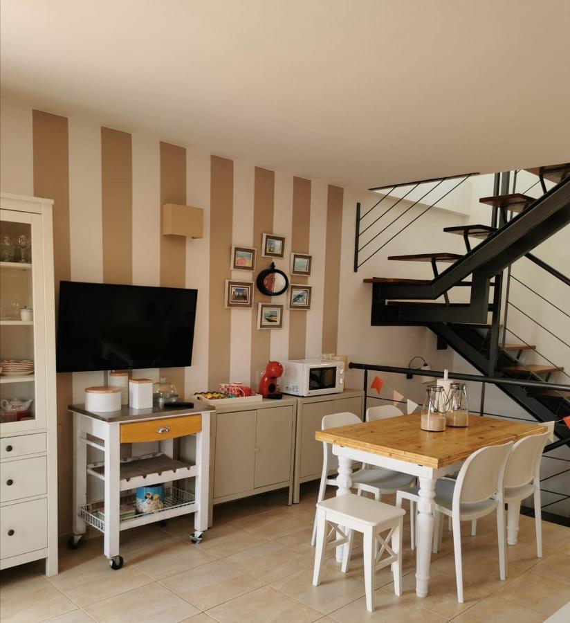 My Place In 6 Cotillo